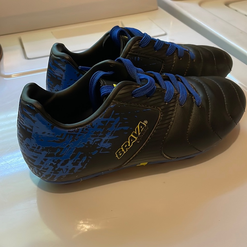 Size 13 Boy’s Brava Soccer Cleats